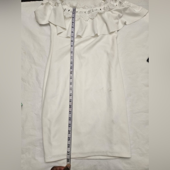 By&By Sexy Bodycon Dress
Off white
Size 1
Off Shoulder
Measurements in picture - Picture 7 of 8